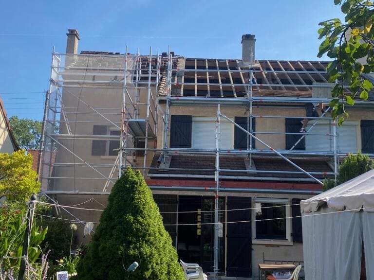 remplacement de toiture sur maison ancienne à Cambrai et réparation de charpente