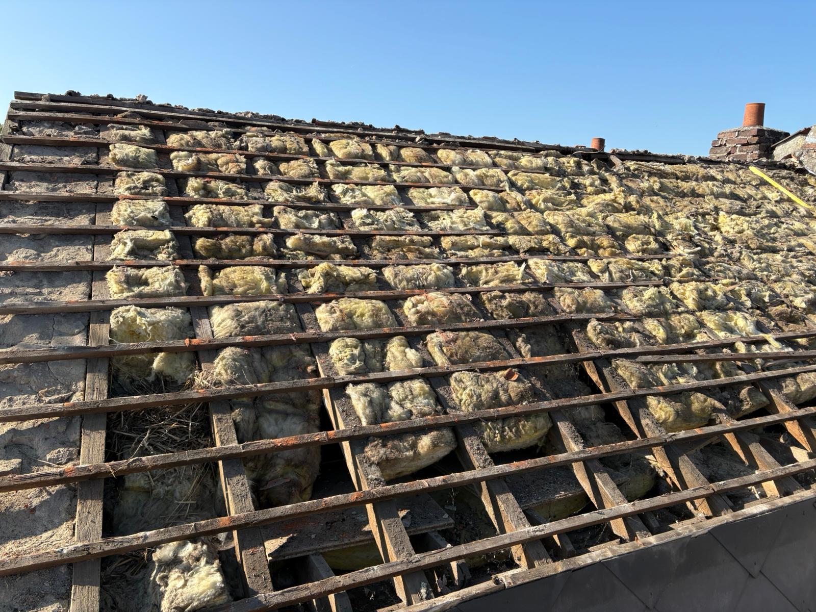 démontage de l'ancienne toiture pour remplacement à Cambrai