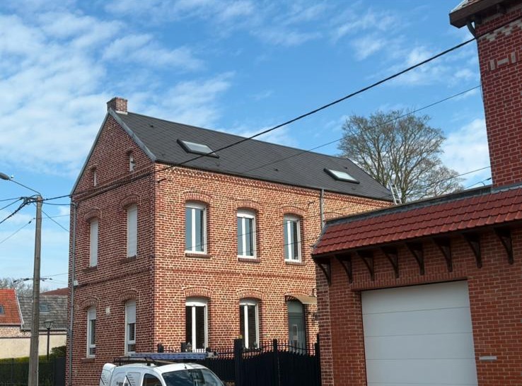 Application de peinture hydrofuge sur toiture ardoise à Cambrai